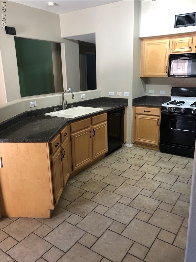 10245 S Maryland Parkway - Photo 2