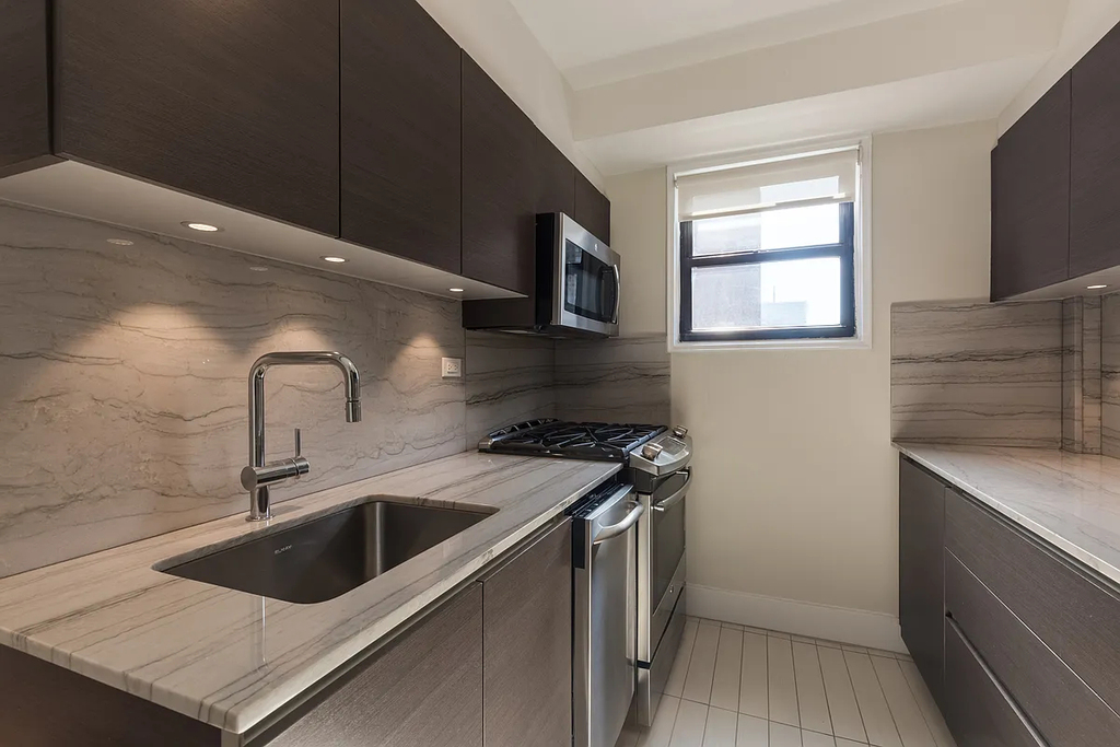 141 East 33rd Street - Photo 2