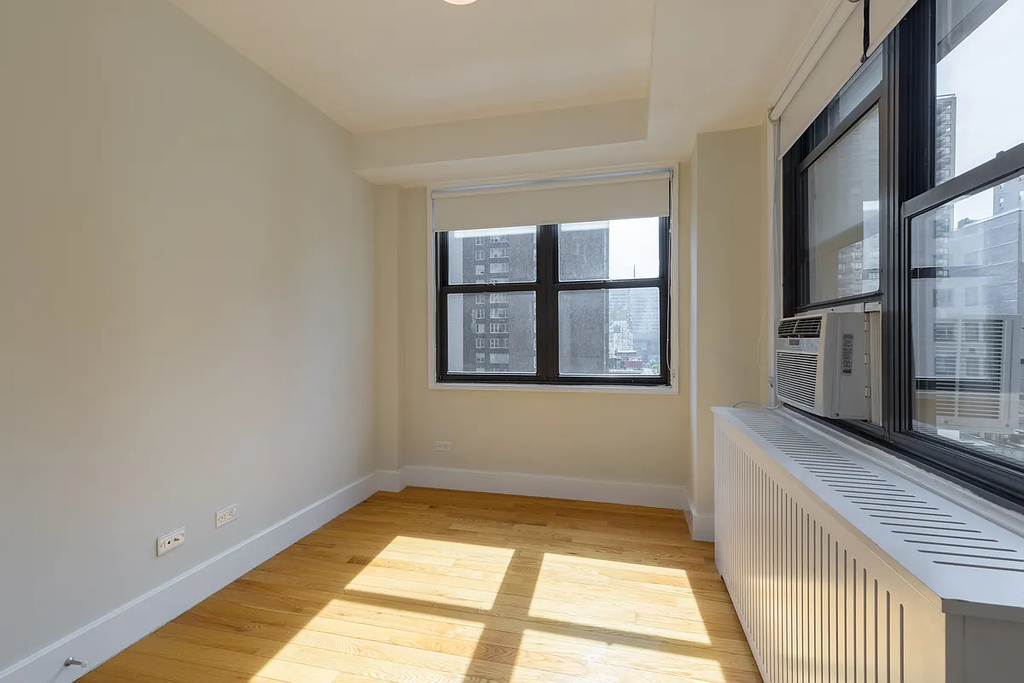 141 East 33rd Street - Photo 4