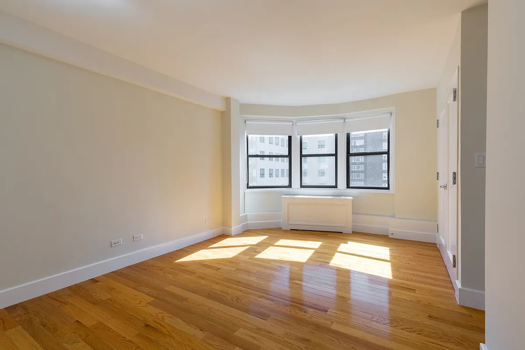 141 East 33rd Street - Photo 3