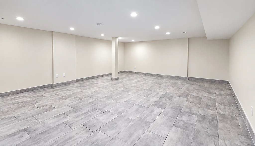 1631 Saint John's Pl - Photo 2