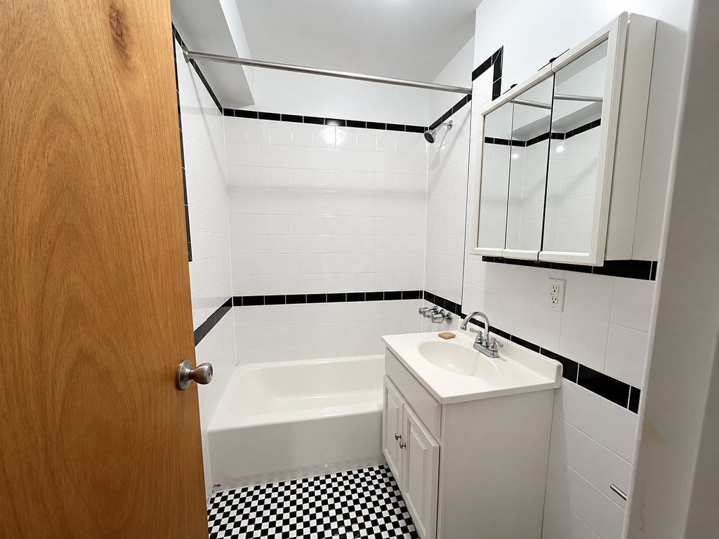 390 East 21st Street - Photo 4