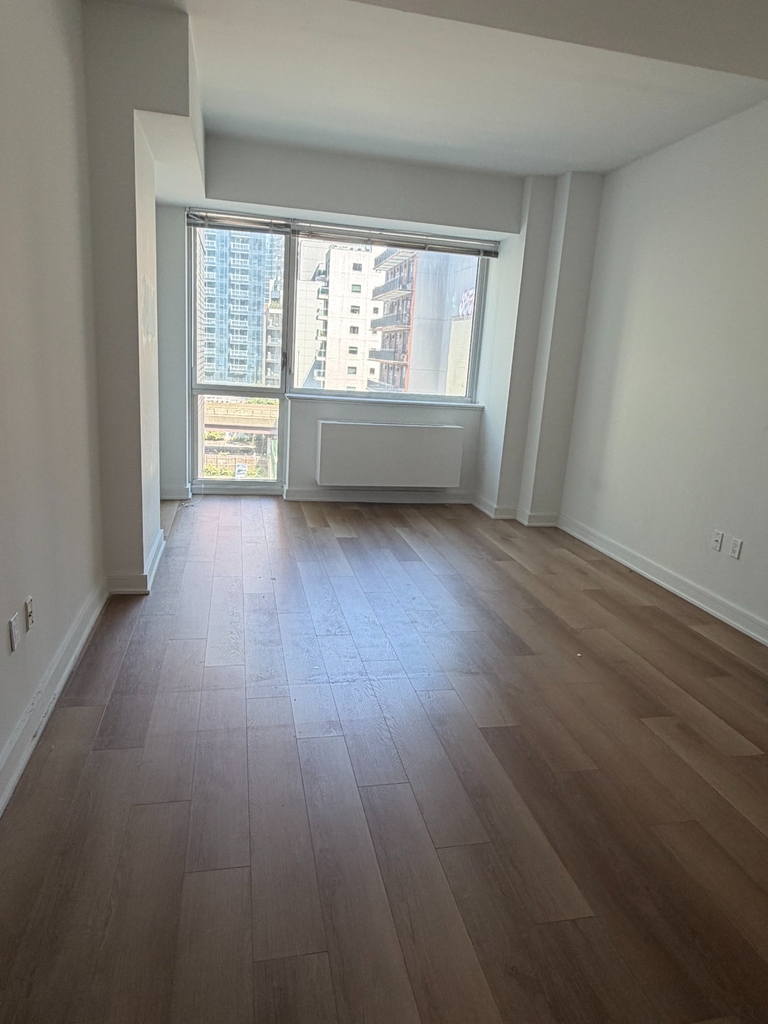 CRESCENT ST (43RD AVE & 44TH RD) - Photo 0
