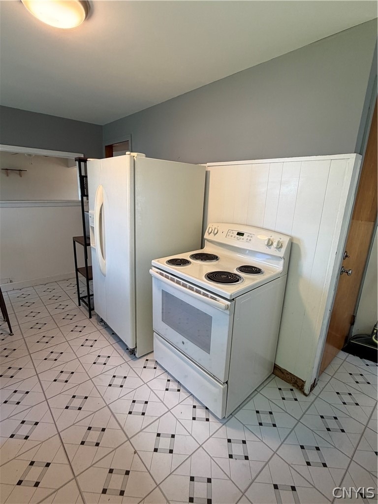 352 Wainwright Avenue - Photo 3