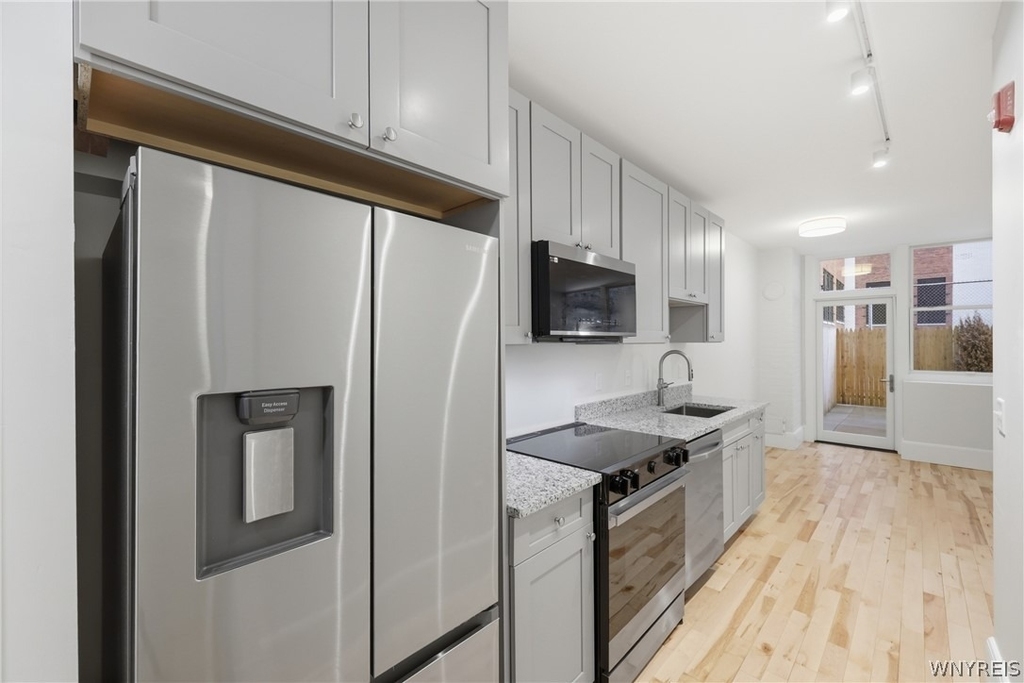 130 Pearl - Photo 2