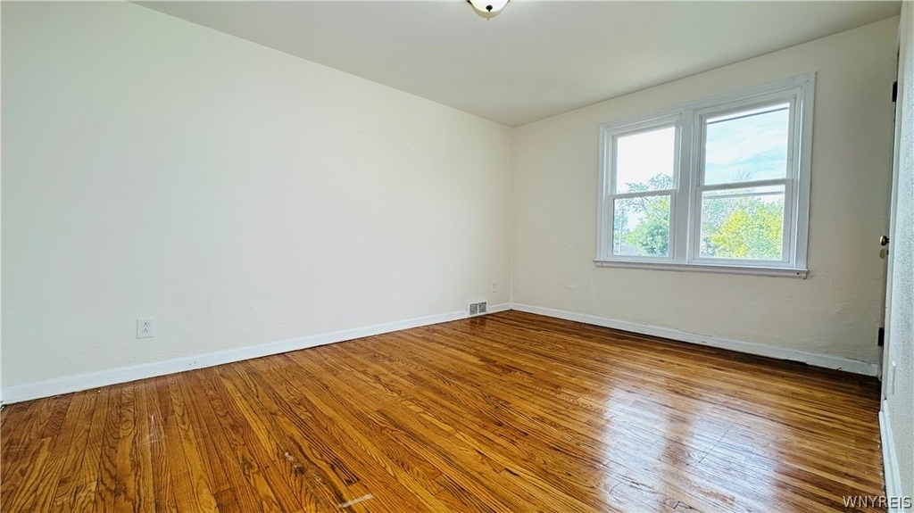 1553 Whitney Avenue - Photo 14