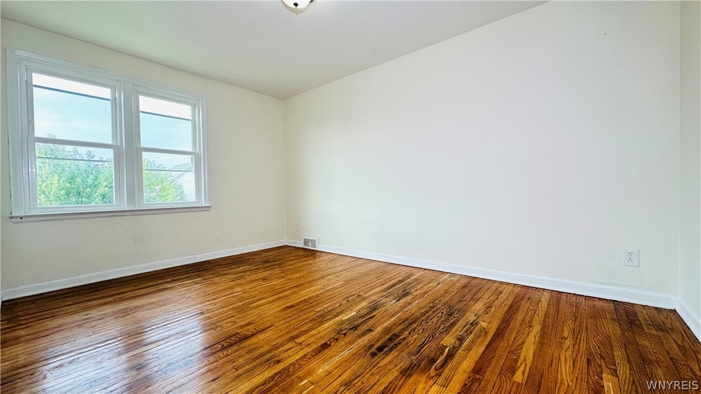 1553 Whitney Avenue - Photo 11