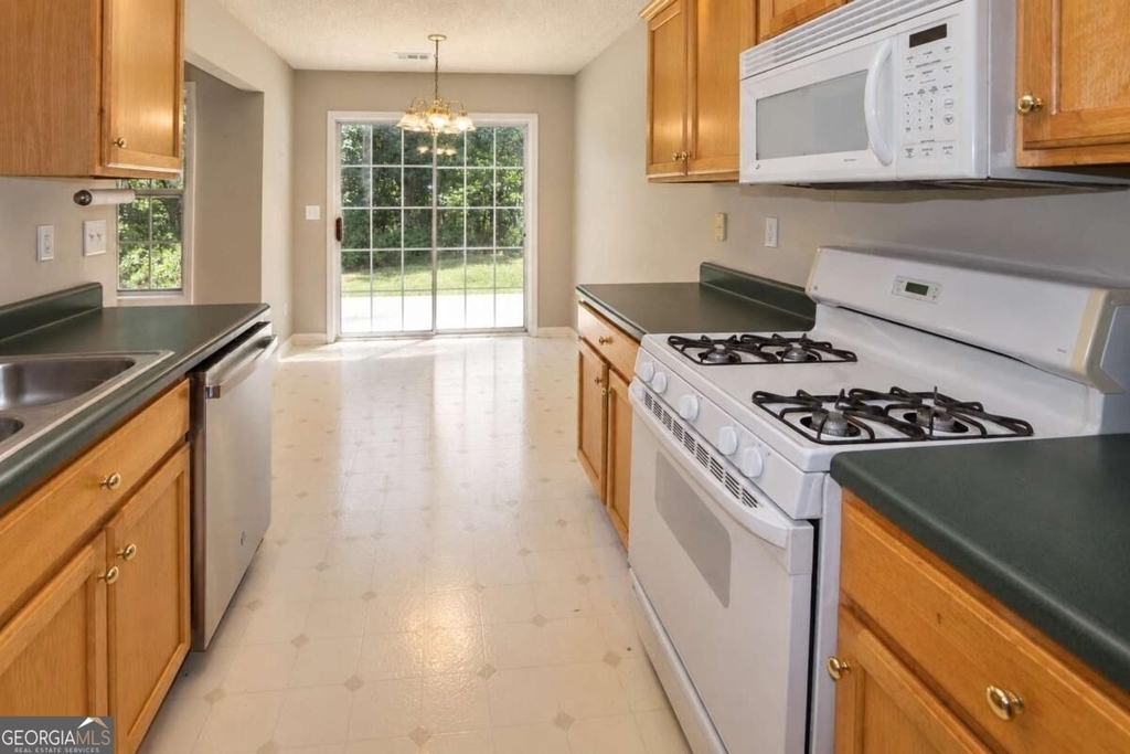 227 Westwind Drive - Photo 8