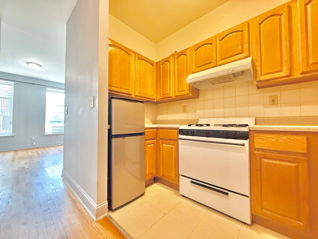 901 St Johns Place - Photo 3