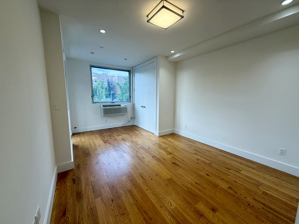 109 Winthrop Street - Photo 3