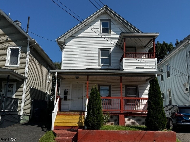 213 Spooner Ave - Photo 1