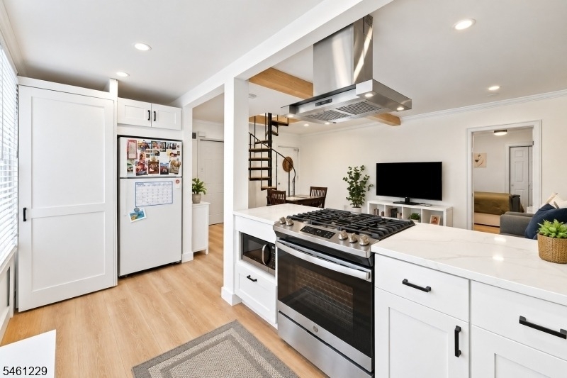 30 Aubrey St - Photo 3