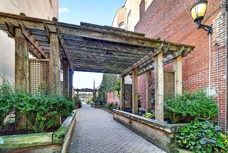 81 W Main St - Photo 23