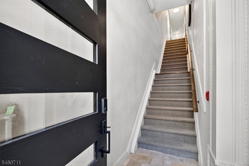 81 W Main St - Photo 4