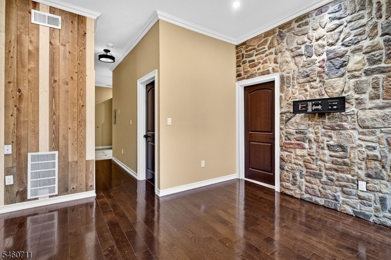 81 W Main St - Photo 10
