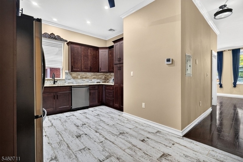 81 W Main St - Photo 5