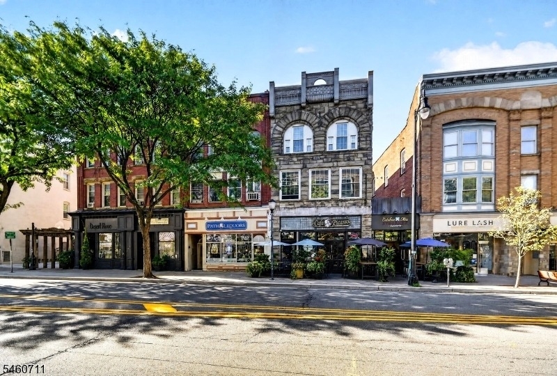 81 W Main St - Photo 0