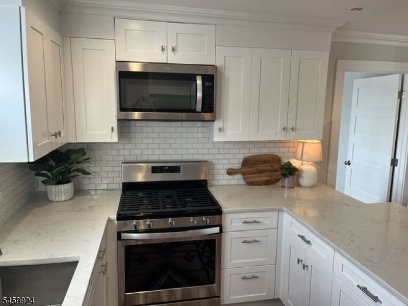49 Park Ave Unit 3 - Photo 10