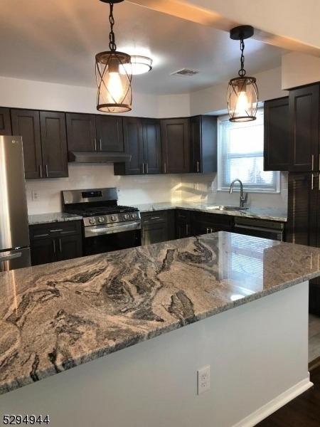 115 Burnside Ave - Photo 1