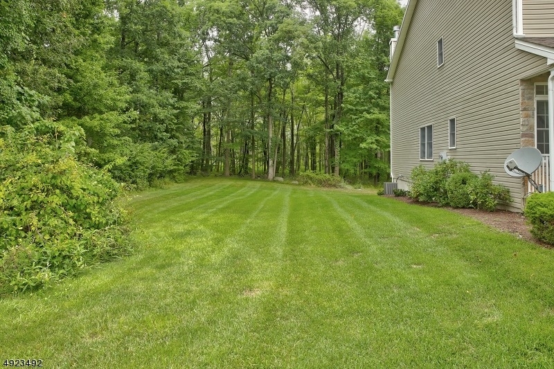 215 Raymound Blvd - Photo 19