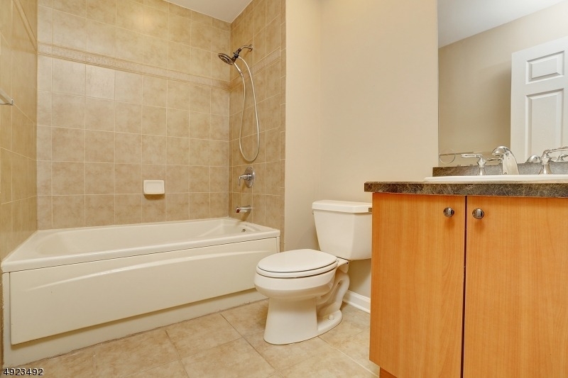 215 Raymound Blvd - Photo 15