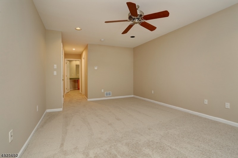 215 Raymound Blvd - Photo 9