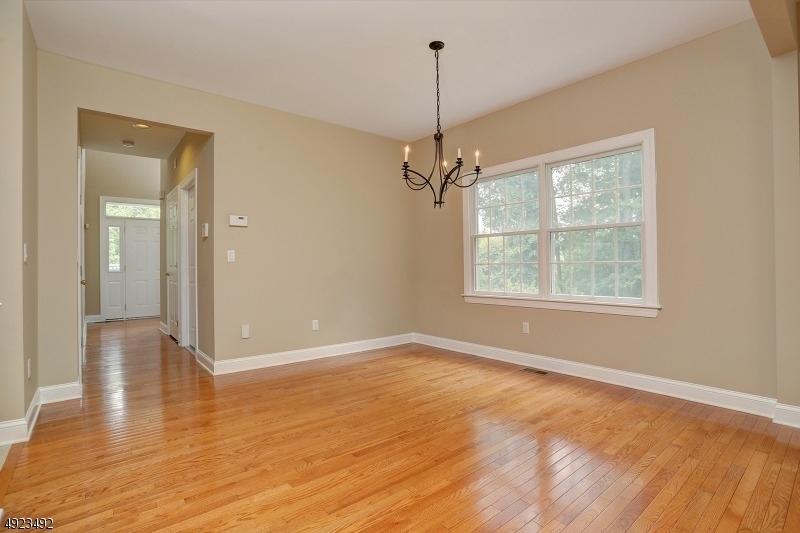 215 Raymound Blvd - Photo 6