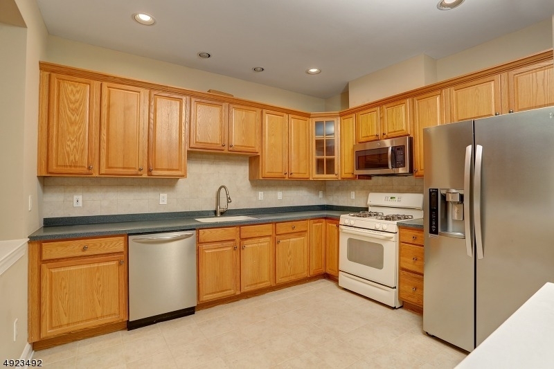 215 Raymound Blvd - Photo 4