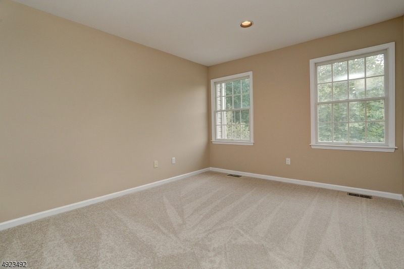 215 Raymound Blvd - Photo 7