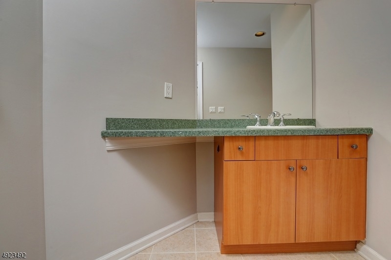 215 Raymound Blvd - Photo 14