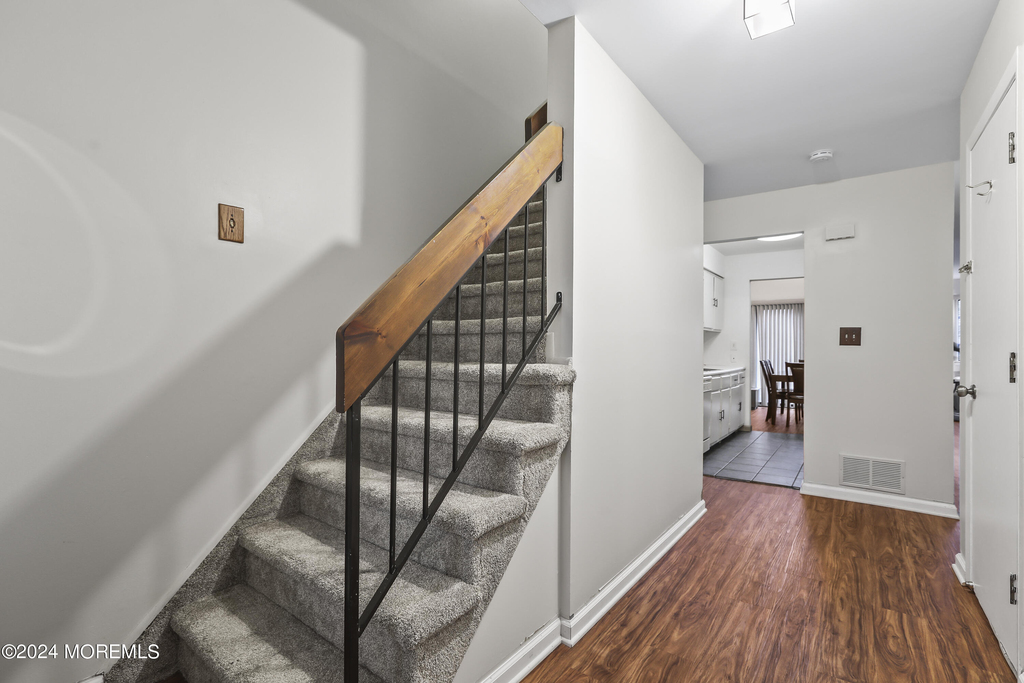 110 Bowne Court - Photo 2