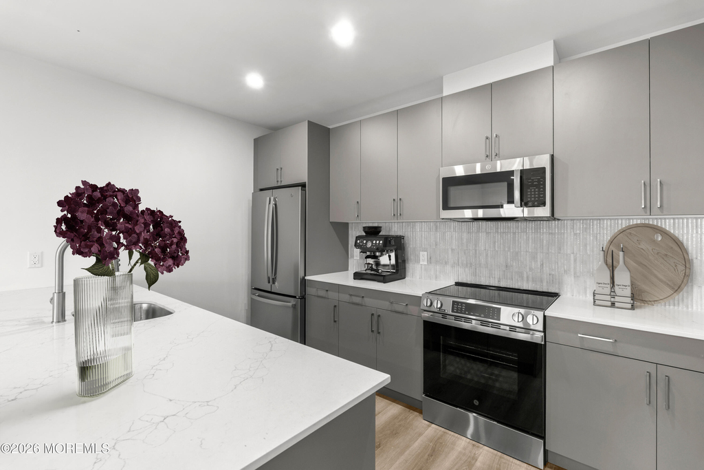 180 Morris Avenue - Photo 3