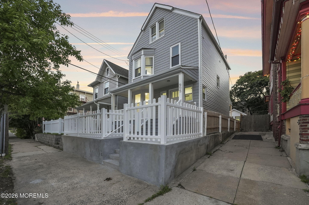 905 Emory Street - Photo 0