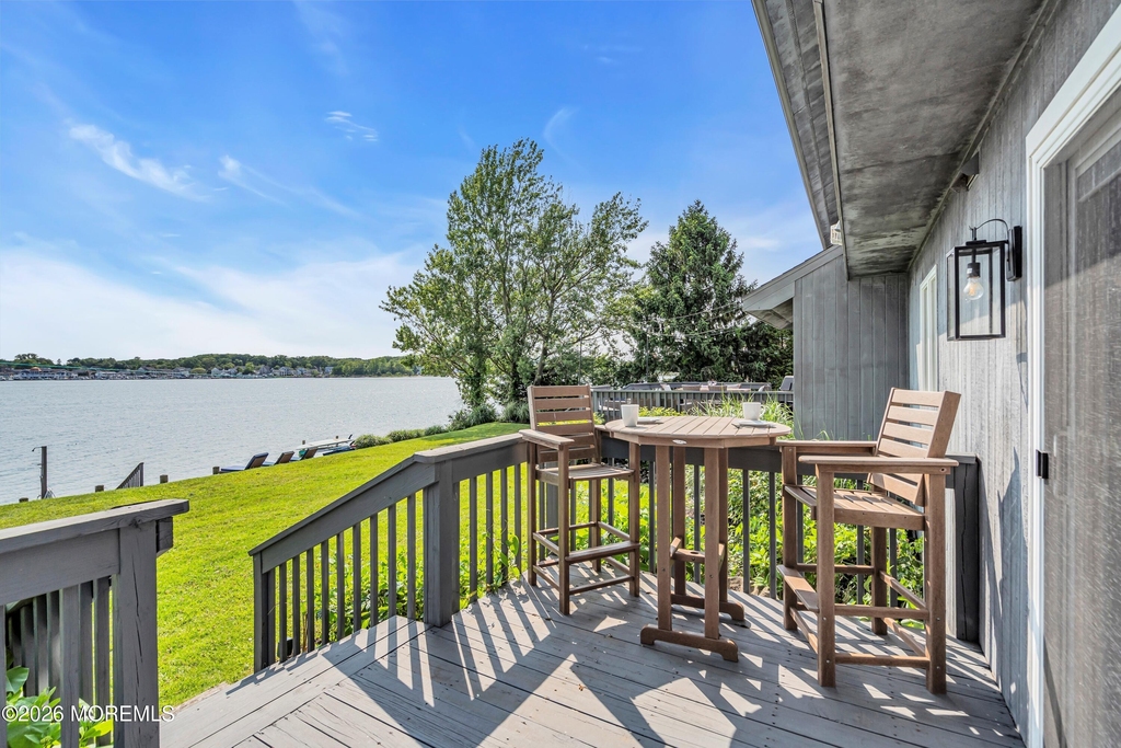105 Riverview Avenue - Photo 2