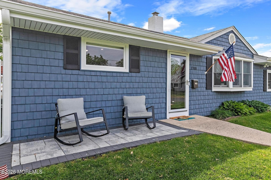 1700 Bryan Avenue - Photo 9