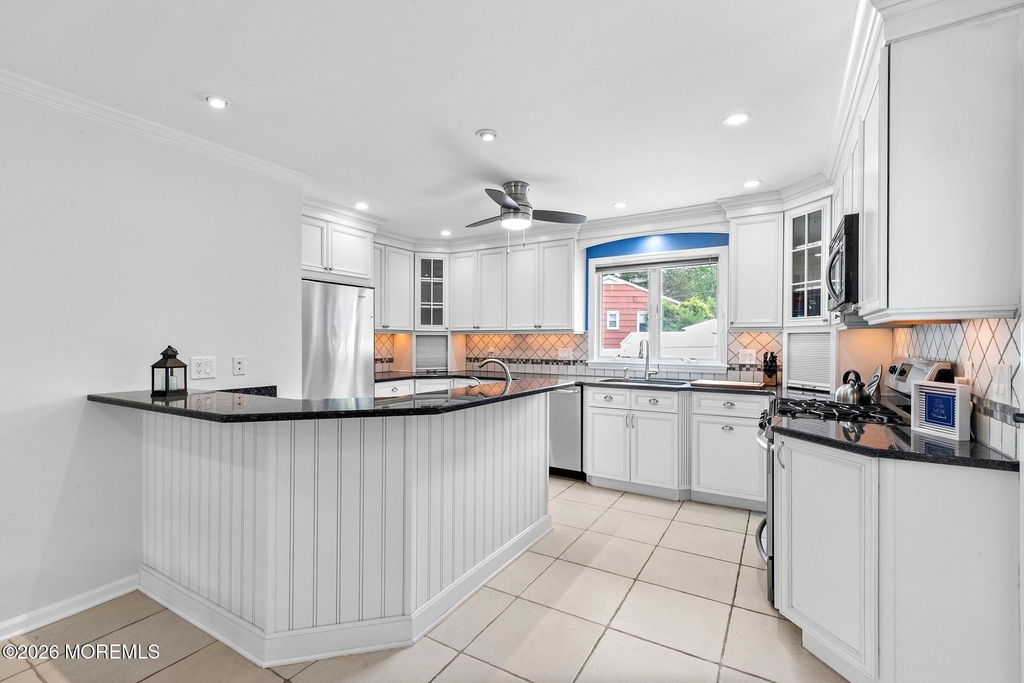 1700 Bryan Avenue - Photo 18
