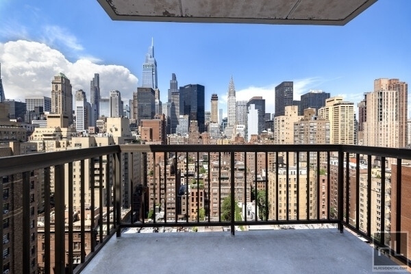 East 34 Street - Photo 4