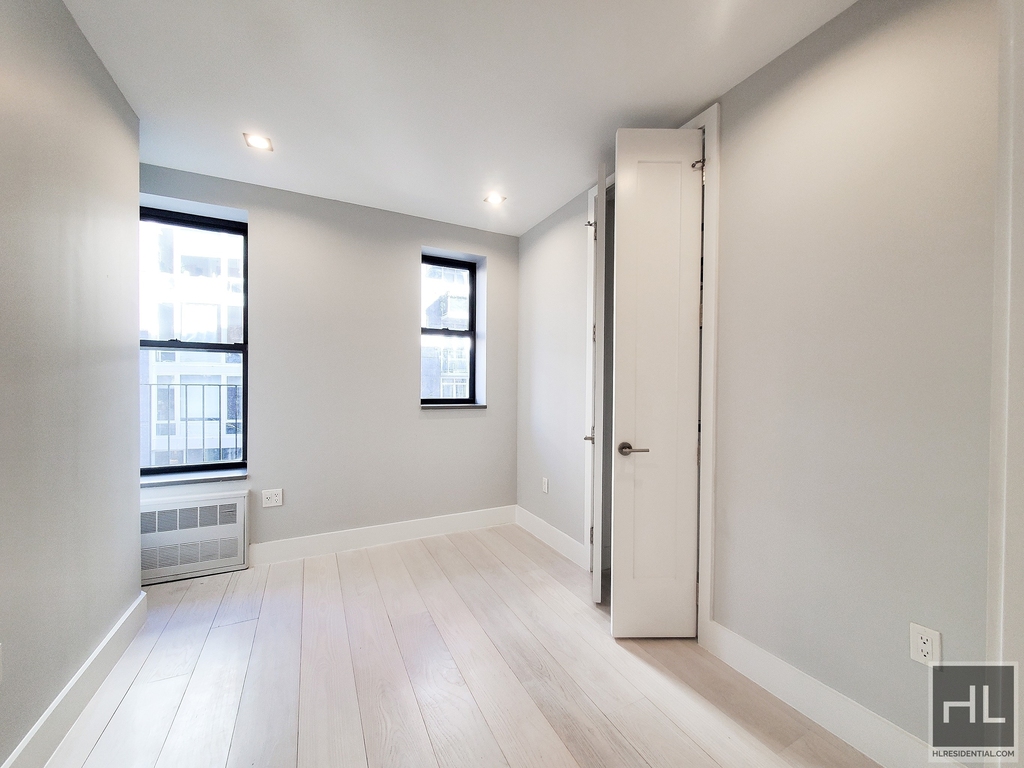 Stanton Street - Photo 1
