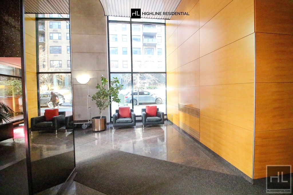 250 East 40 Street - Photo 12