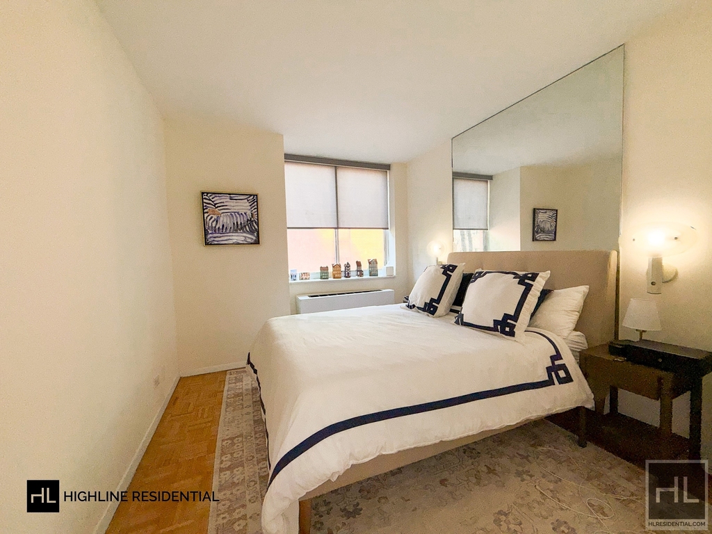 250 East 40 Street - Photo 0