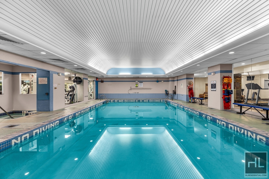 250 East 40 Street - Photo 14