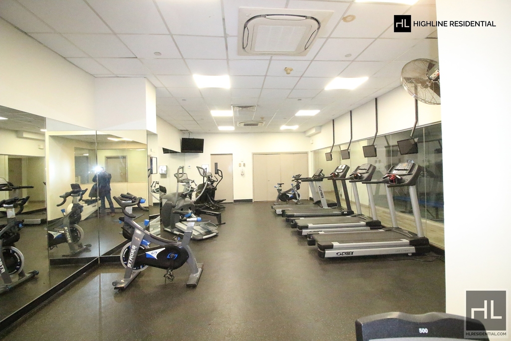 250 East 40 Street - Photo 13