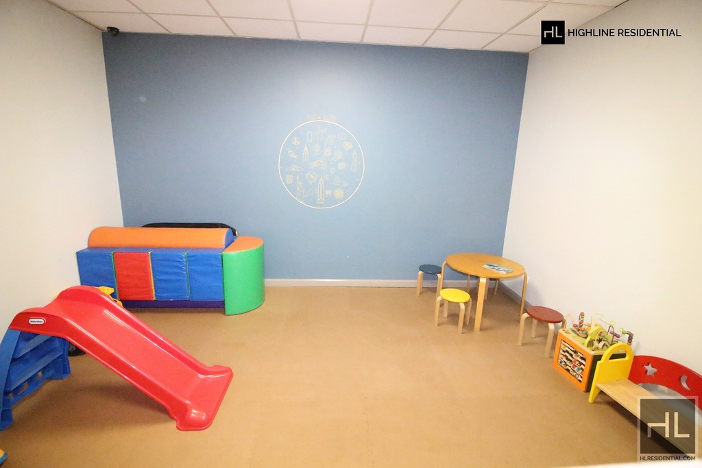 250 East 40 Street - Photo 17