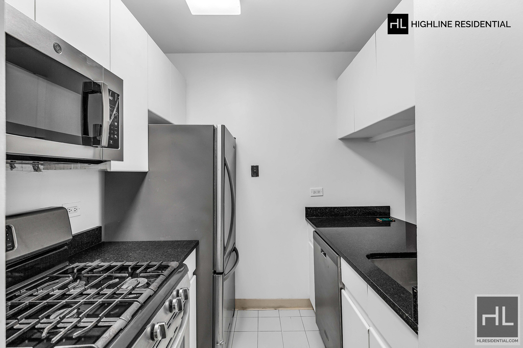 250 East 40 Street - Photo 4
