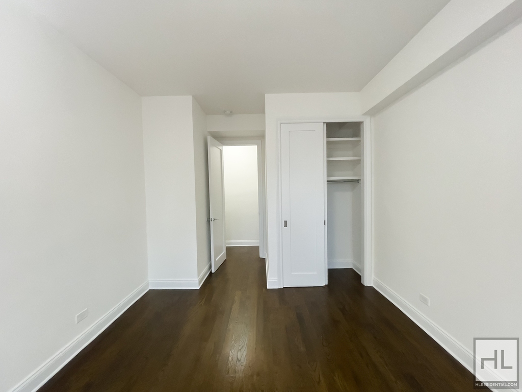 East 57 Street - Photo 2