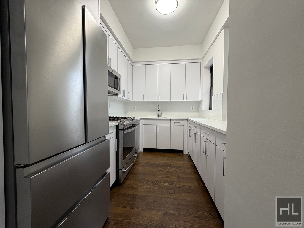 East 57 Street - Photo 5