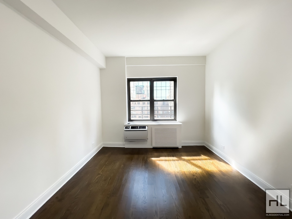 East 57 Street - Photo 1