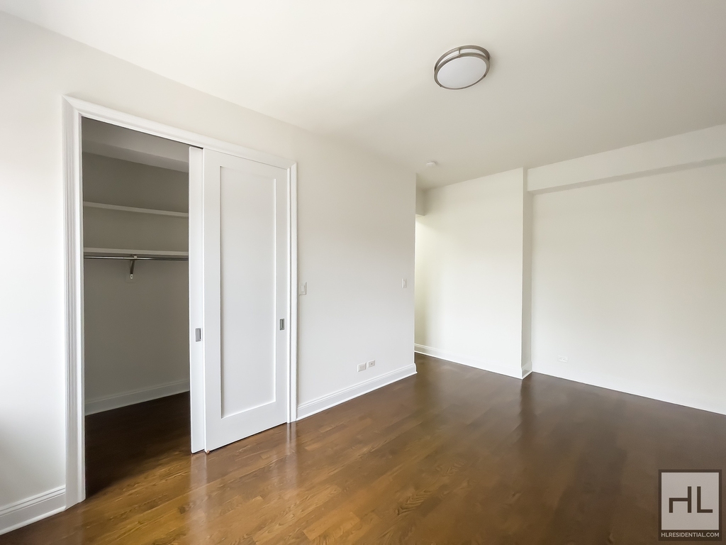 East 57 Street - Photo 3