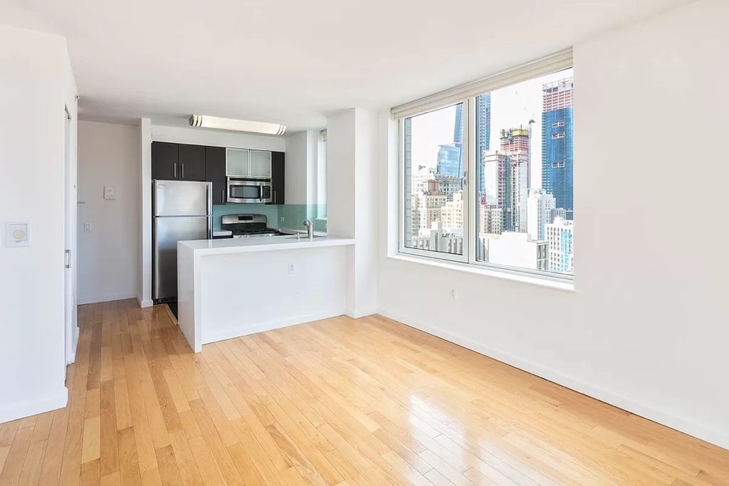 West 37th Street - Photo 1