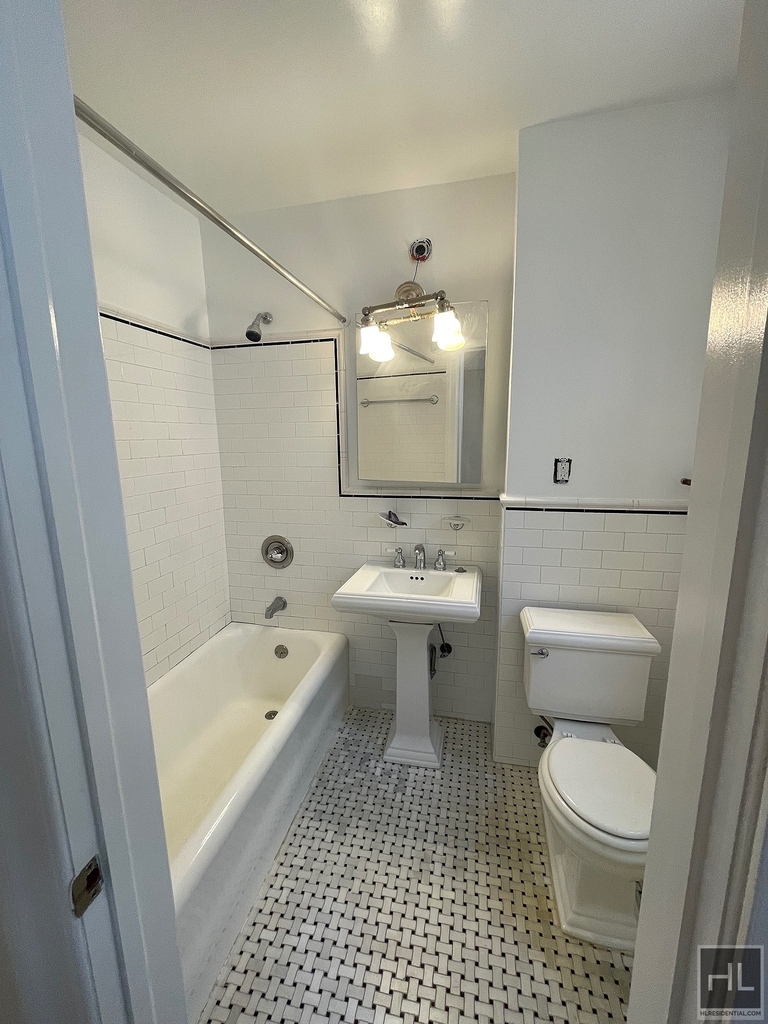 East 80th Street - Photo 13
